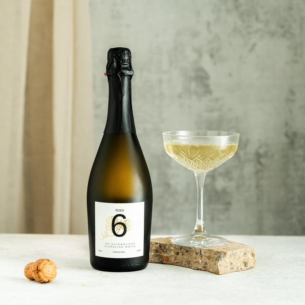 Alcohol-Free Sparkling White Wine by Turn 6 | The Hackers Market