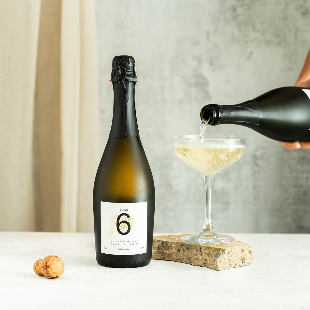 Alcohol-Free Sparkling White Wine by Turn 6 | The Hackers Market