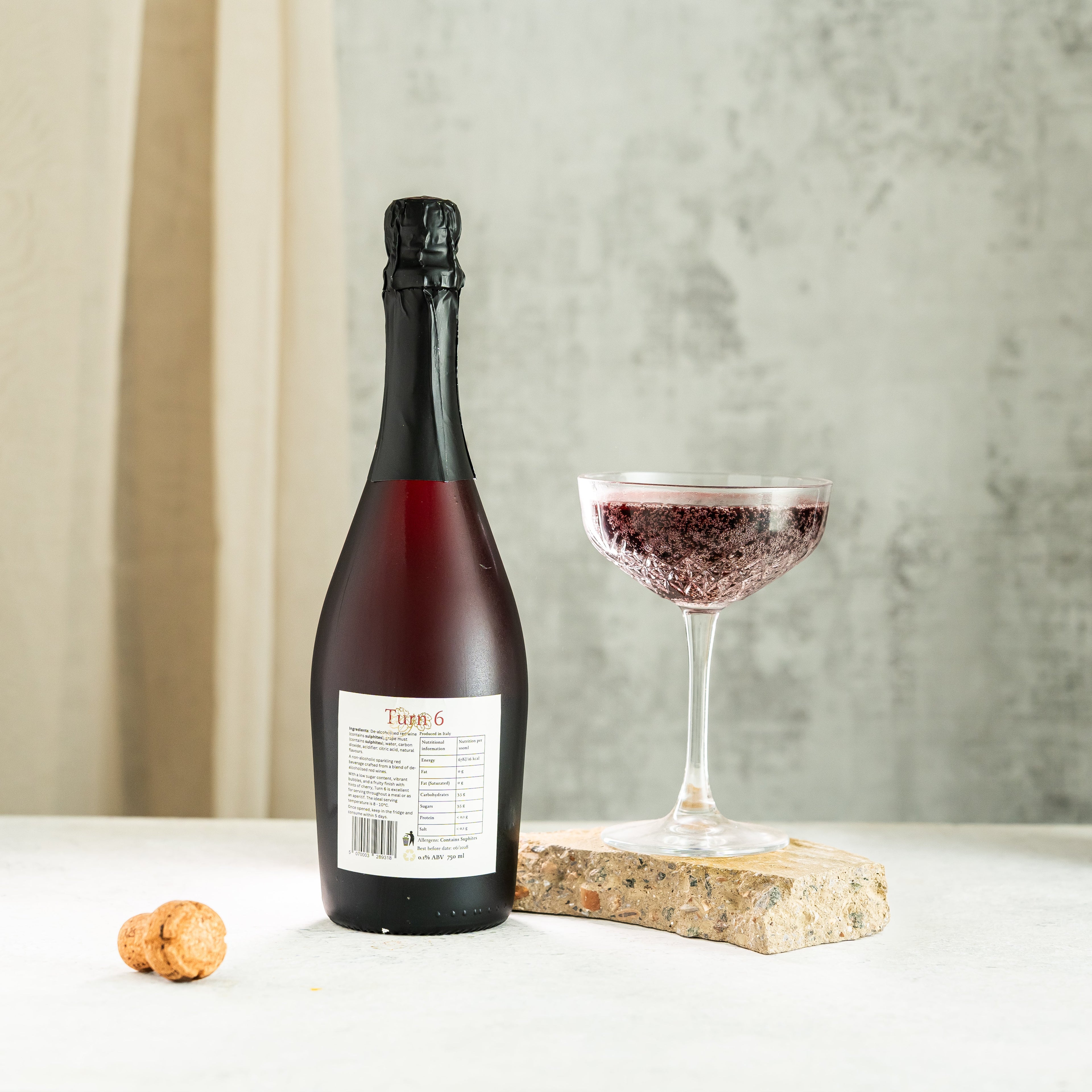 Alcohol-Free Sparkling Red Wine by Turn 6 | The Hackers Market