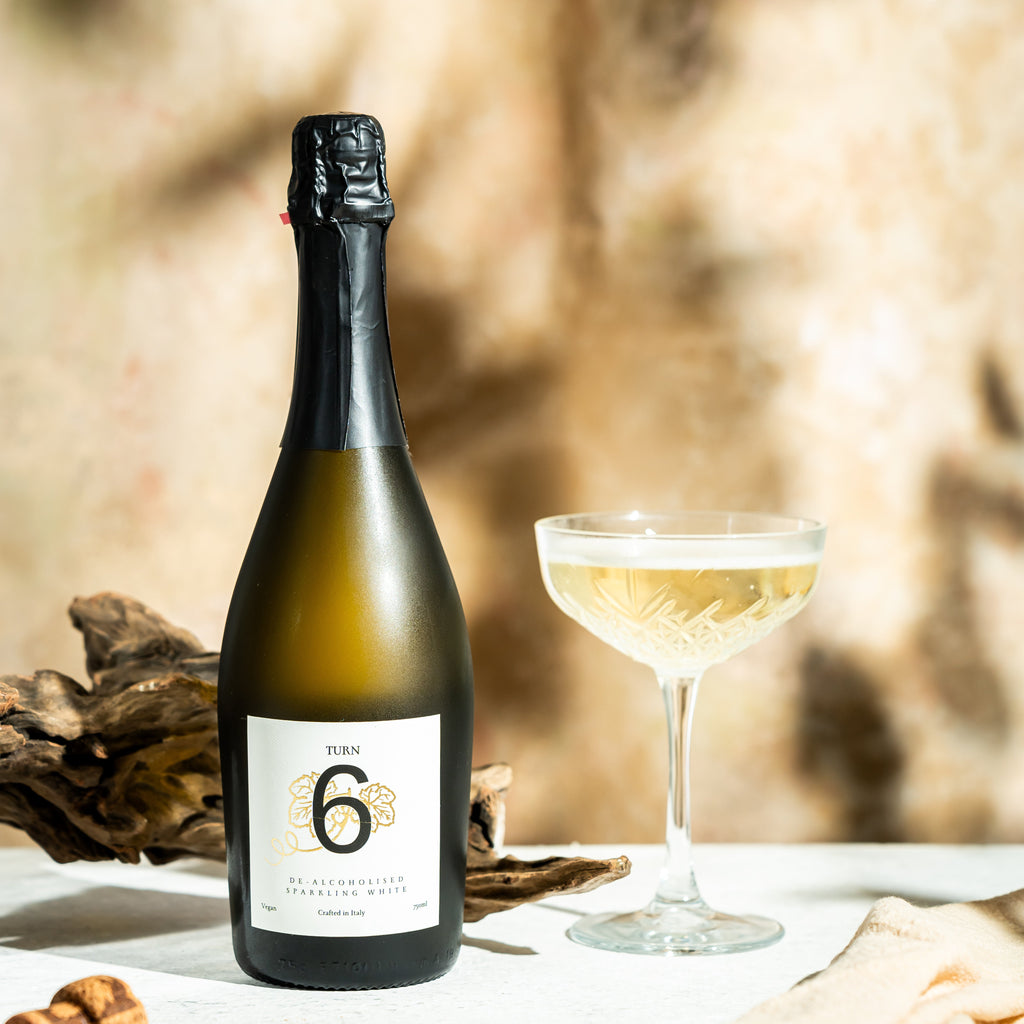 Alcohol-Free Sparkling White Wine by Turn 6 | The Hackers Market