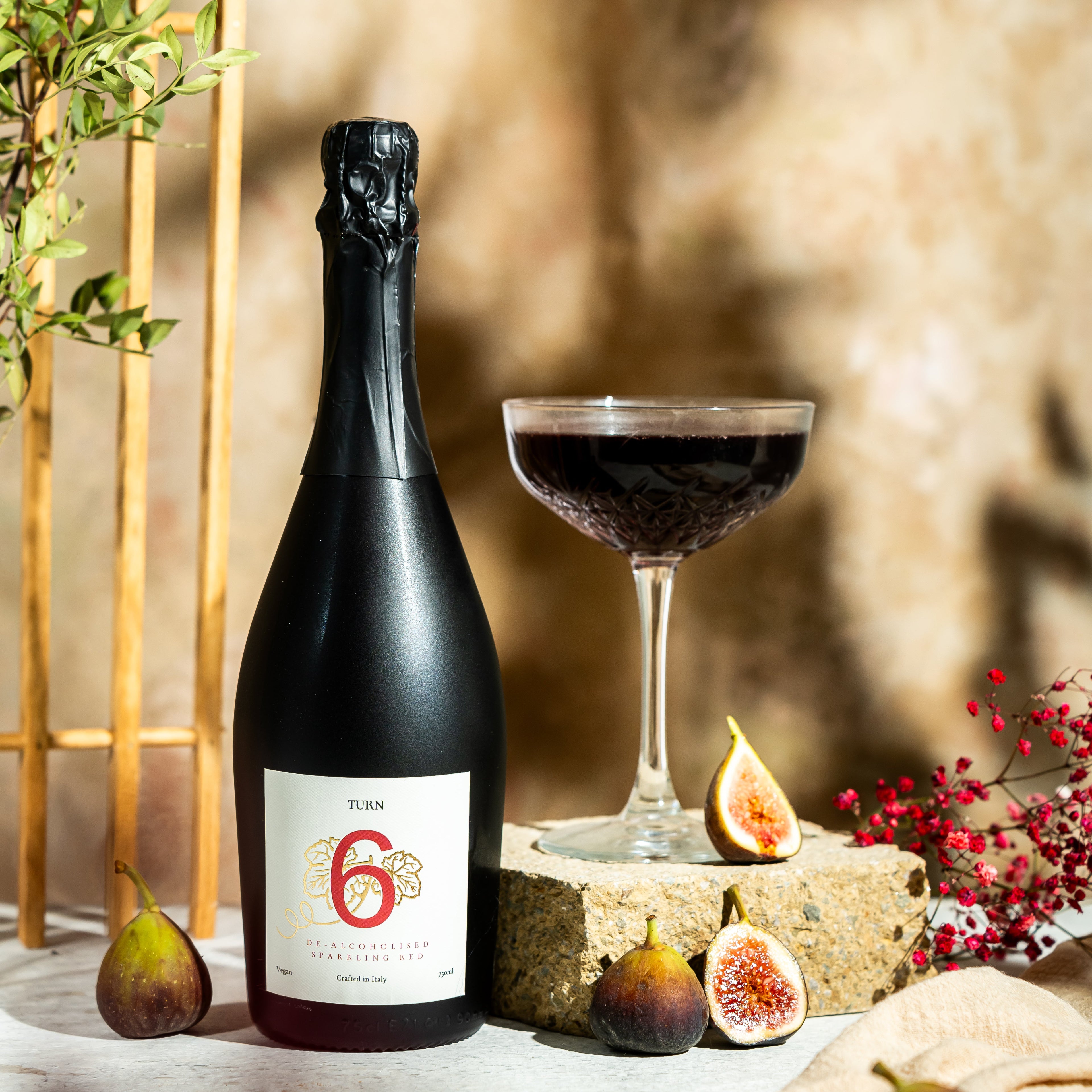 Alcohol-Free Sparkling Red Wine by Turn 6 | The Hackers Market