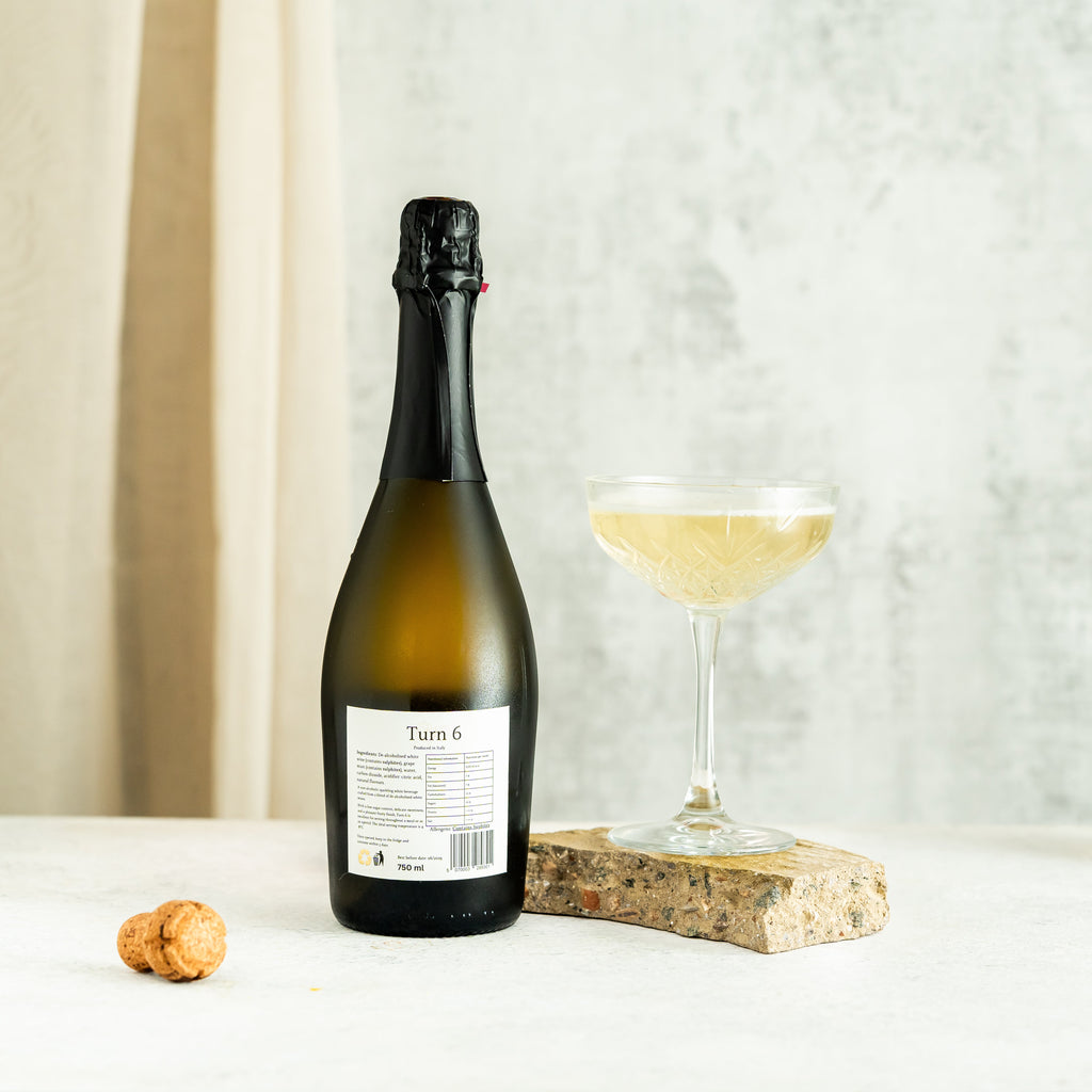 Alcohol-Free Sparkling White Wine by Turn 6 | The Hackers Market