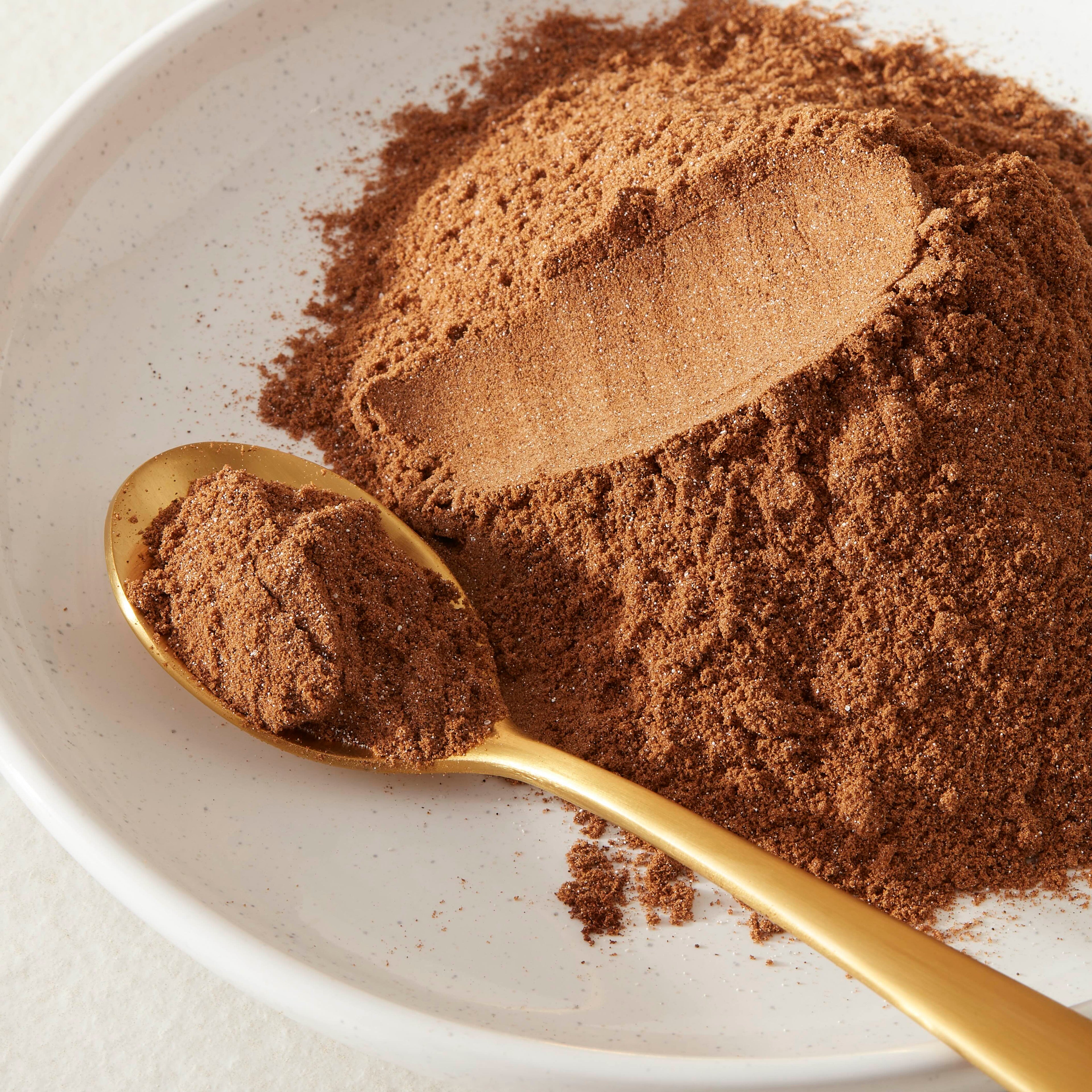 Pause superblend powder and spoon